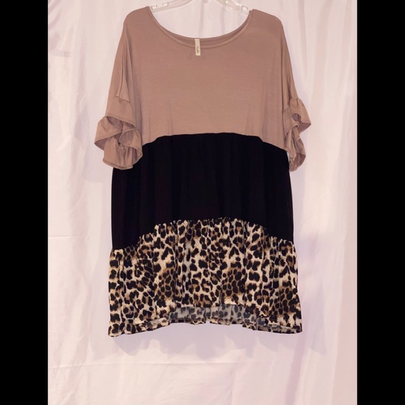 Leopard Print Color Block Top - Picture 1 of 2